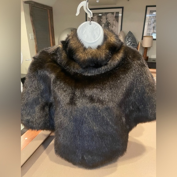 Moda International Faux Fur Shrug - NWT - size small - Picture 2 of 9
